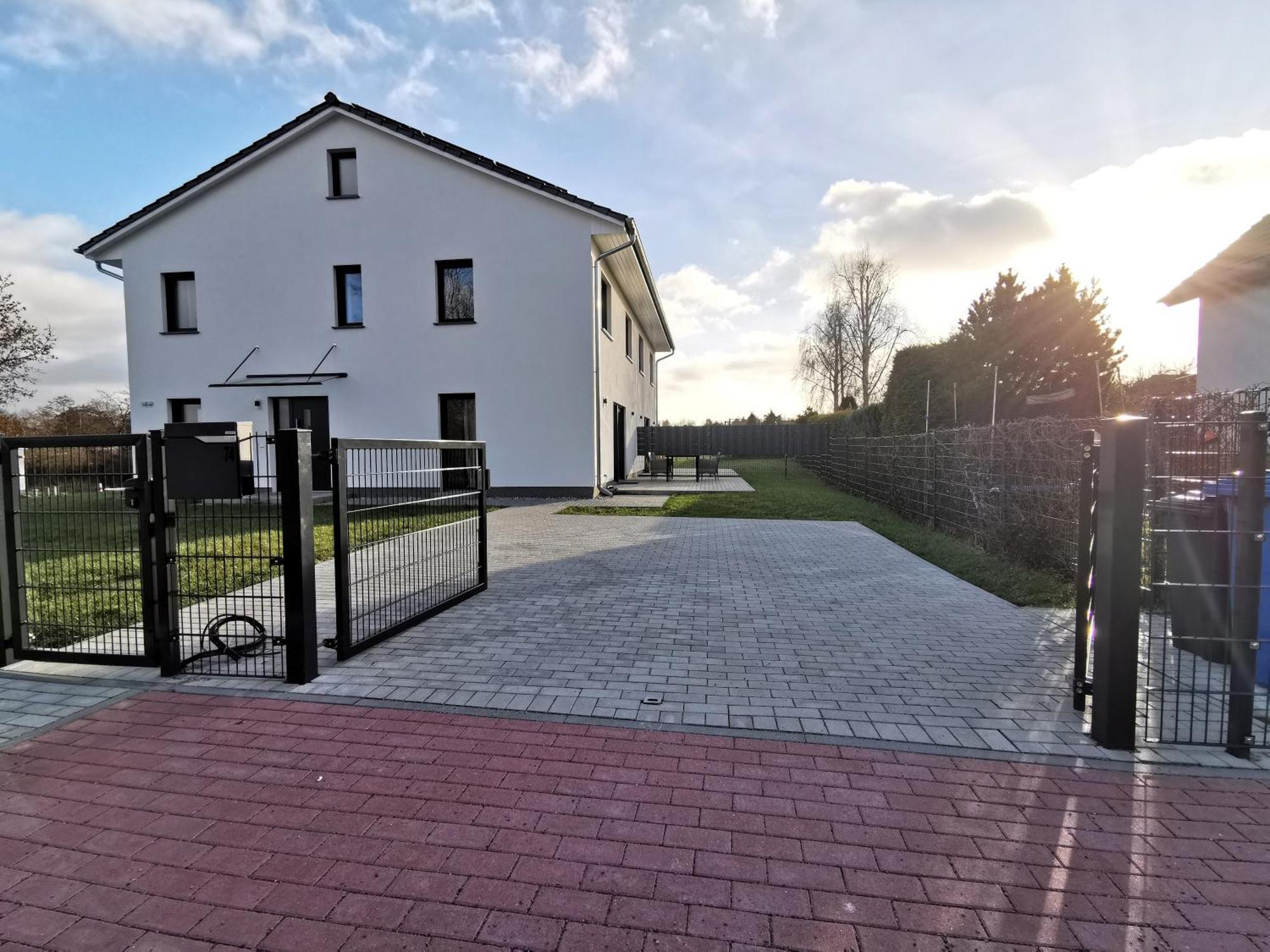 Bohnapartments Haus Zocheblick - 2 Kostenlose Parkplaetze - Sehr Ruhig - 4 Schlafzimmer - Neubau - Vollausstattung - Wlan Hoppegarten Extérieur photo